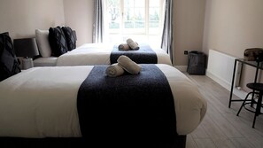 1 habitación, tabla de planchar con plancha, internet y ropa de cama 