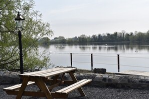 Outdoor dining - No. 2 The Barn at Alensgrove (Leixlip)