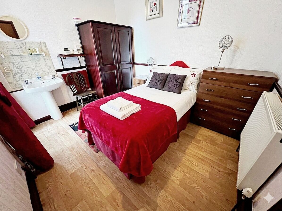 Room 6 - Deluxe Single Room | Free WiFi, bed sheets
