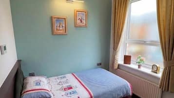 Room 4 - Single room | Free WiFi, bed sheets