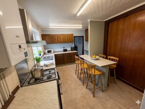 Private kitchen - Alpine Guest House (Cleethorpes)