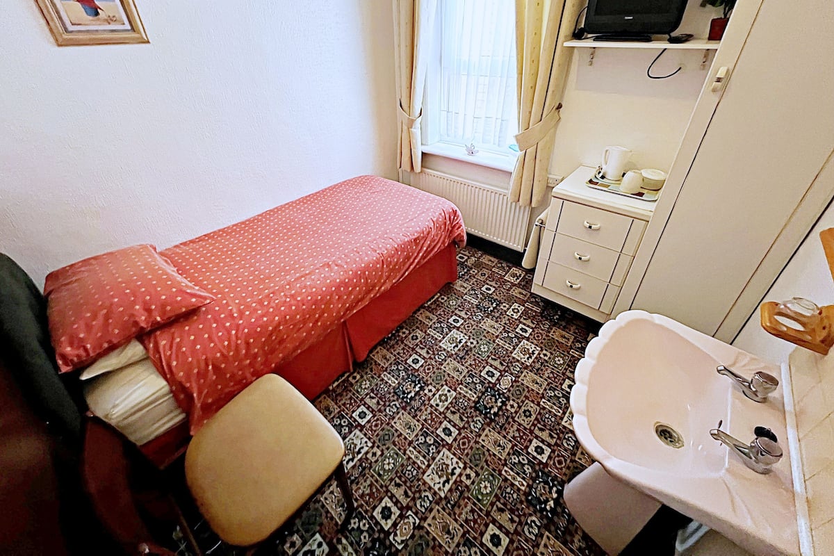 Chambre Simple, 1 lit une place | Wi-Fi gratuit, draps fournis