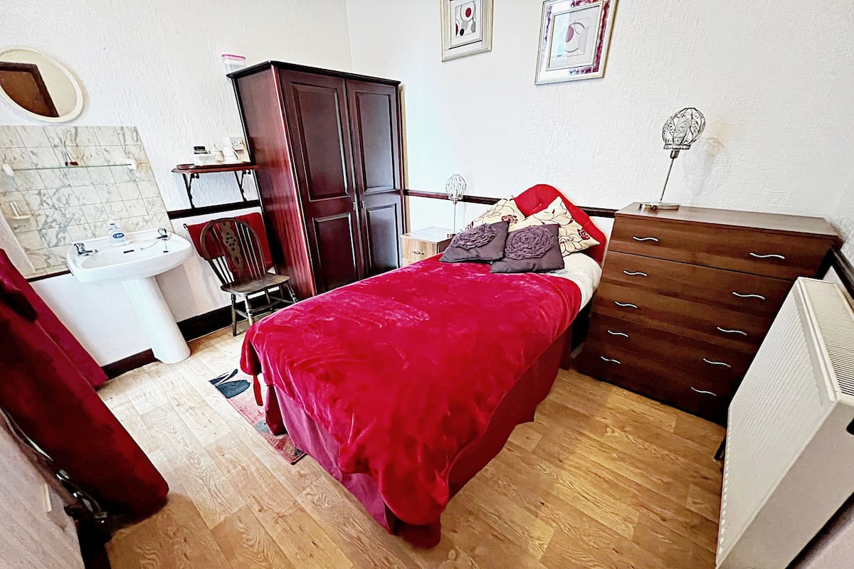 Chambre Simple | Wi-Fi gratuit, draps fournis