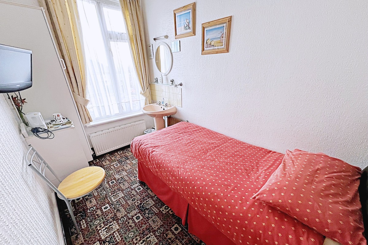 Chambre Simple, 1 lit une place | Wi-Fi gratuit, draps fournis