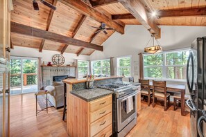 Private kitchen - Alder Adventure | Truckee (Truckee)