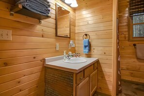 Dusche, Haartrockner, Seife, Toilettenpapier