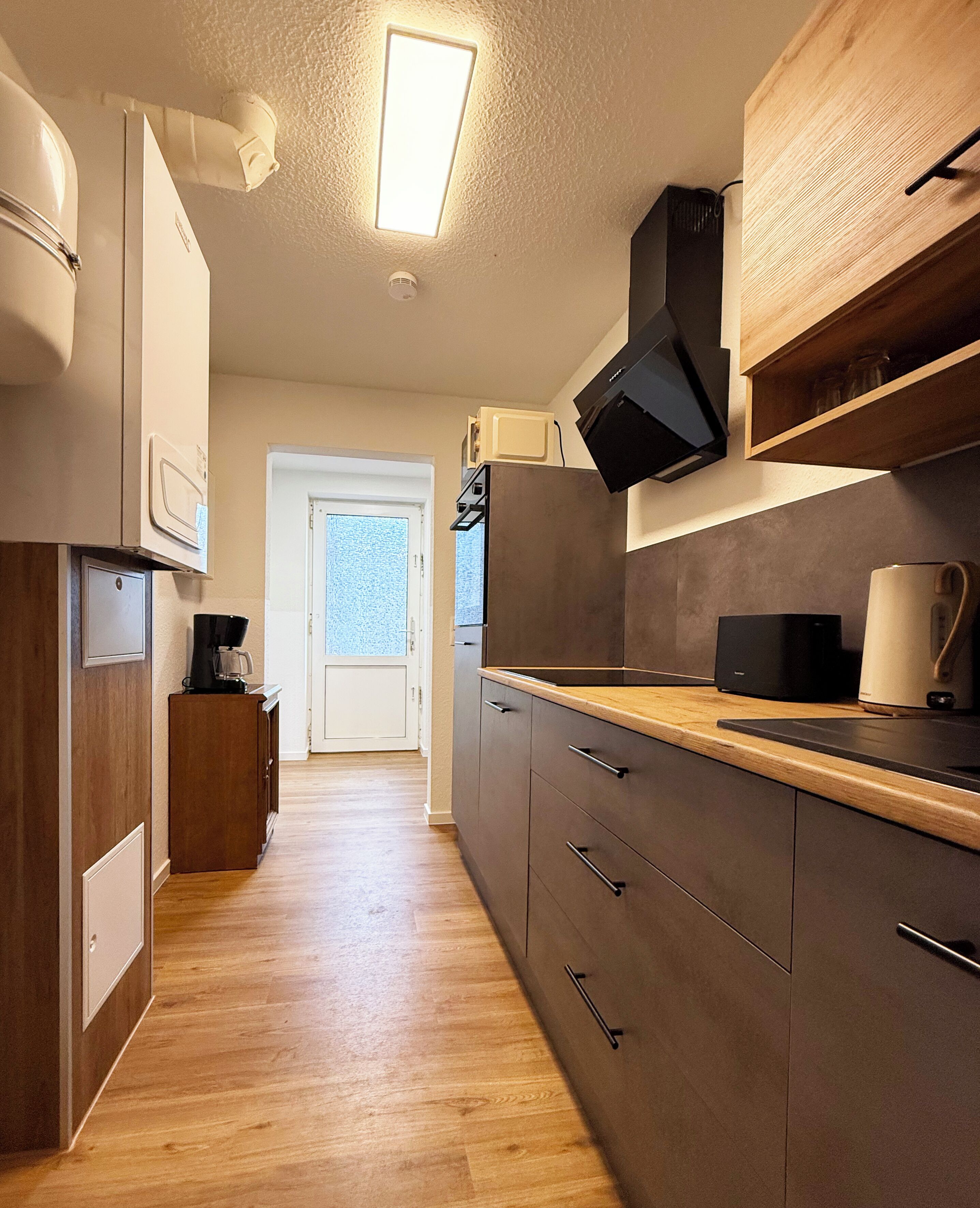 Frigorífic, microones, forn i placa de cuina 