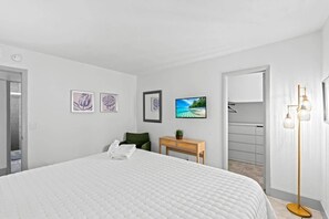 2 bedrooms, desk, iron/ironing board, WiFi