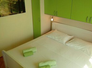 3 habitaciones, acceso a internet y ropa de cama