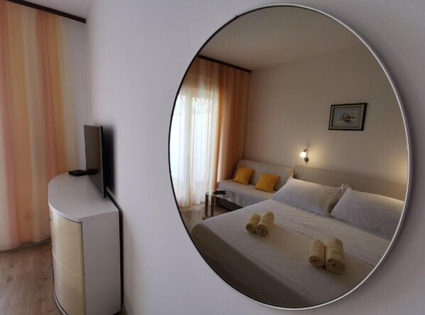 1 habitación, acceso a internet y ropa de cama