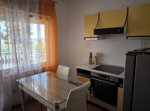 Refrigerador, microondas, horno, lavavajillas