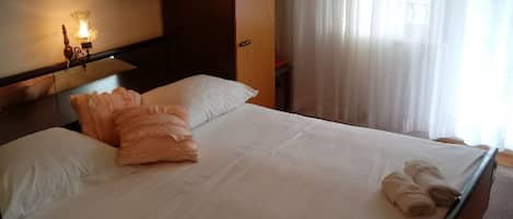 1 habitación, internet y ropa de cama