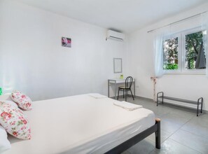 3 habitaciones, tabla de planchar con plancha y acceso a internet 