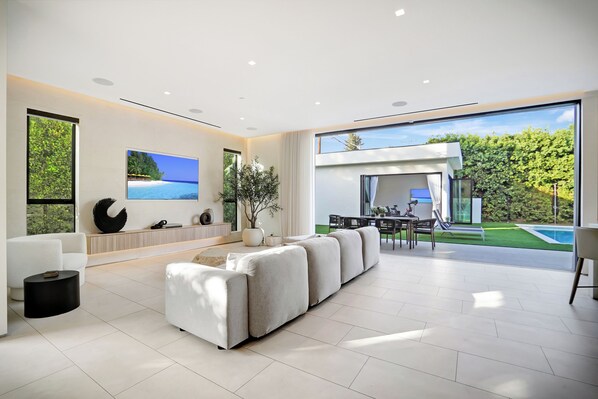 Living area - Expansive 6-bedroom residence in prime West Hollywood, bright open living, (West Hollywood)