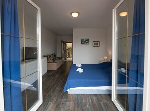 1 habitación, acceso a internet y ropa de cama