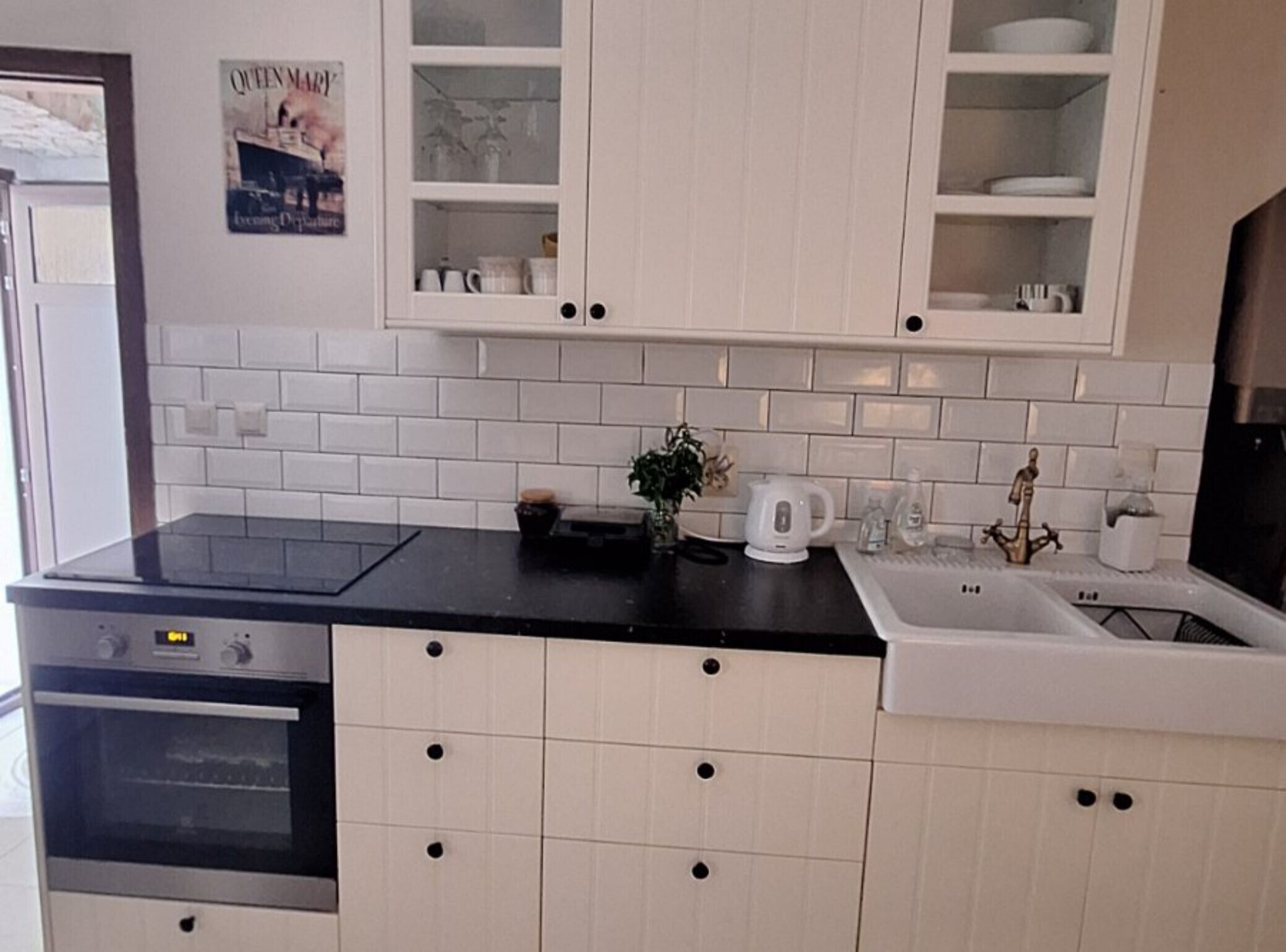 Fridge, oven, toaster, cookware/dishes/utensils