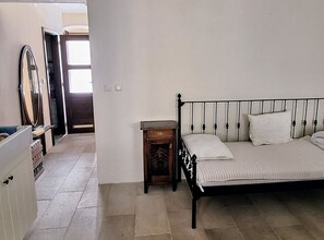 1 habitación, tabla de planchar con plancha, internet y ropa de cama 
