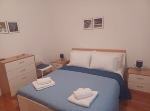 Iron/ironing board, internet, bed sheets