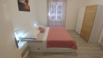 4 chambres, fer et planche à repasser, draps fournis