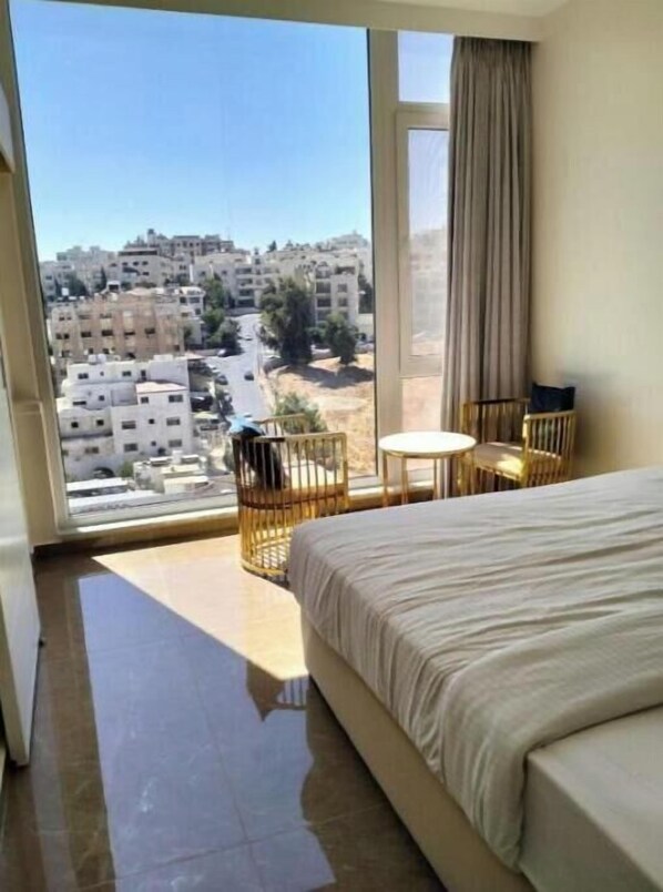 3 bedrooms, internet, bed sheets