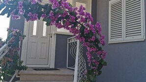 Exterior detail - Apartments Bilić Trogir - Three- Bedroom Apartment With Sea View (A3) (Trogir)