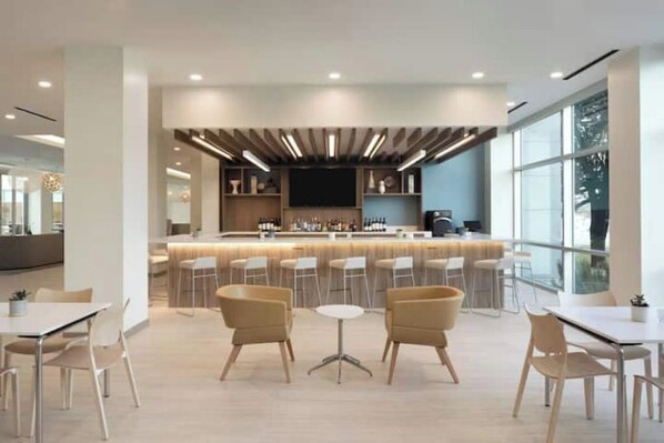 Dining - Domain Adjacent King Suite:Pool/Gym/Free Breakfast (Austin)