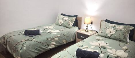 2 多间卧室、熨斗/熨衣板、WiFi、床单