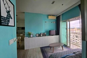 Cribs/infant beds