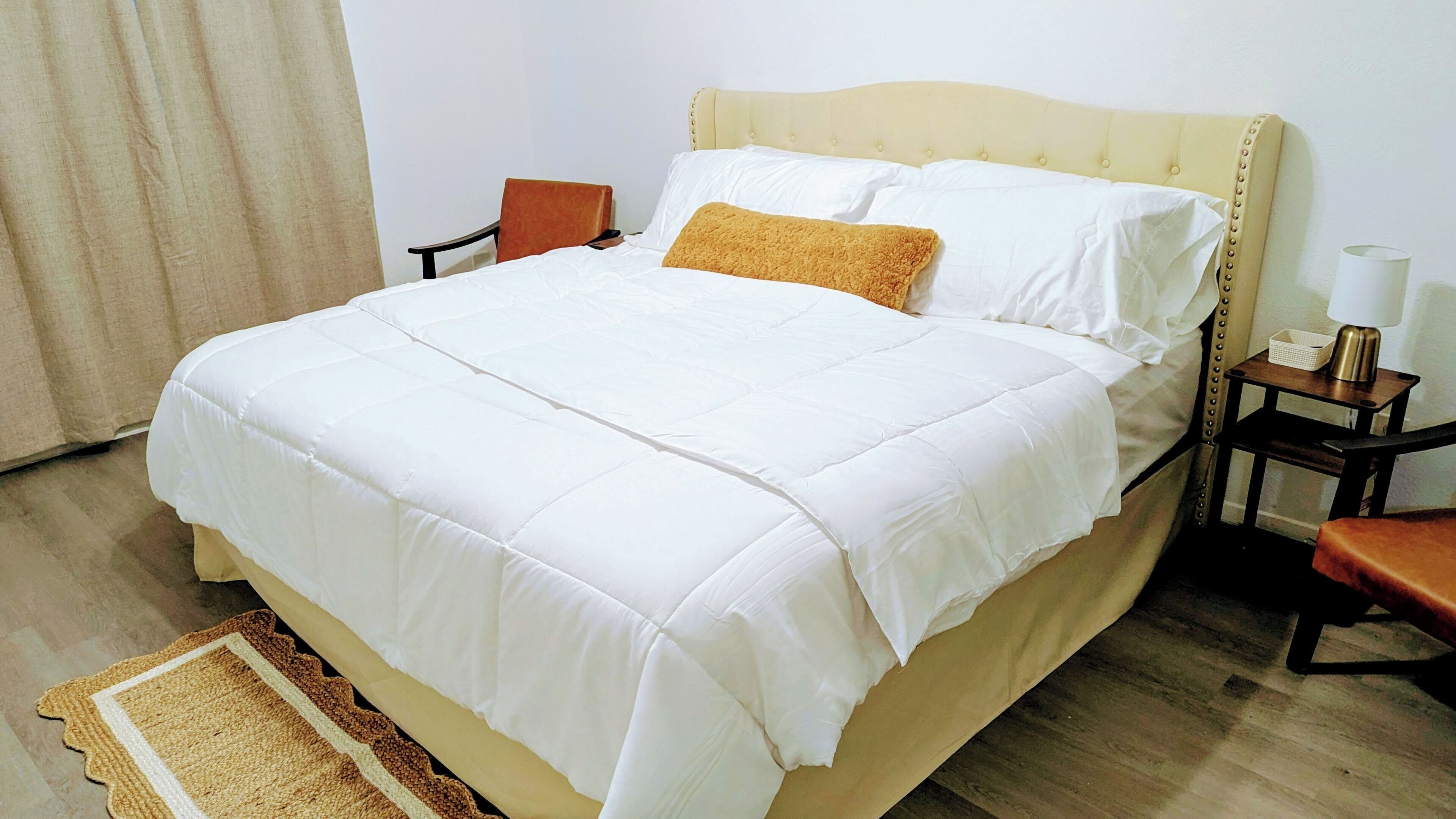 3 bedrooms, iron/ironing board, internet, bed sheets