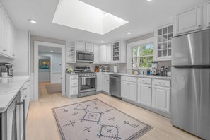 Fridge, microwave, oven, stovetop - New Listing! Charming Ranch with Pond Access — Min. to Craigville Beach, Beach Parking Pass (Centerville)