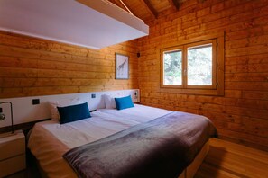 3 bedrooms, internet, bed sheets