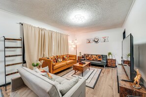 TV, lareira, pebolim