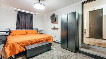 3 bedrooms, desk, iron/ironing board, Internet