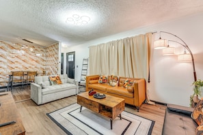 TV, fireplace, table football - 5 Mi to Town: Pet-Friendly Retreat in Marietta! (Marietta)