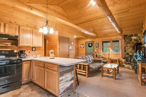 Soothing cabin 1 out of 7 in New Lisbon