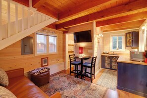 TV - Ski, Hike, Relax By Water: Rustic McCall Tiny Home (McCall)