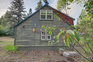 Exterior - Ski, Hike, Relax By Water: Rustic McCall Tiny Home (McCall)