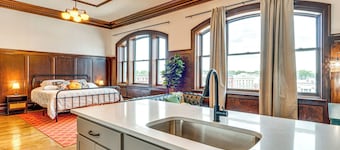 Modern Elegance: Timeless Crawfordsville Studio!