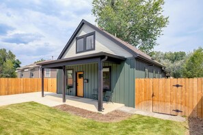 Exterior - Walk to Med Ctrs & Dtwn Englewood: Modern Home (Englewood)