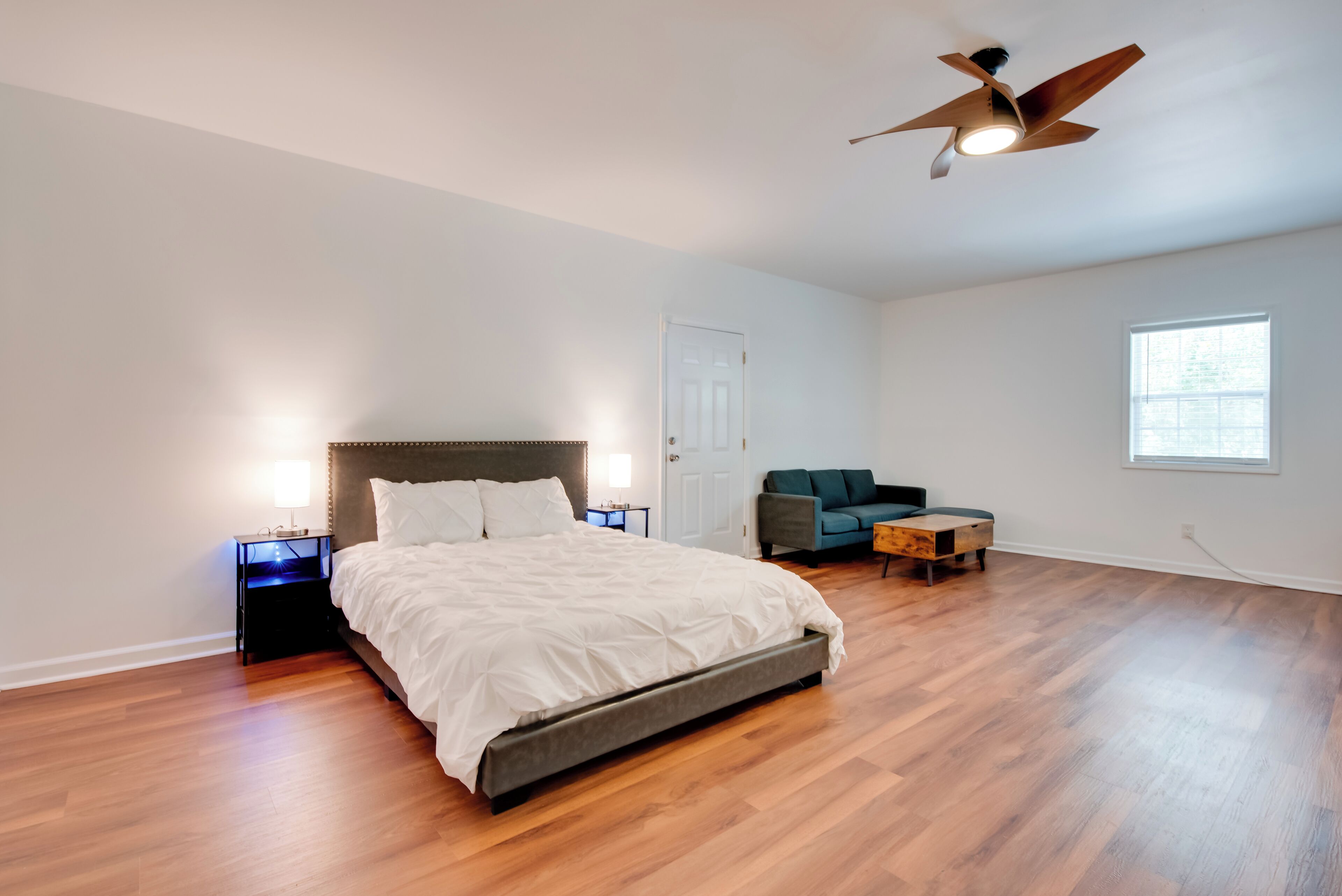 2 bedrooms, internet, bed sheets