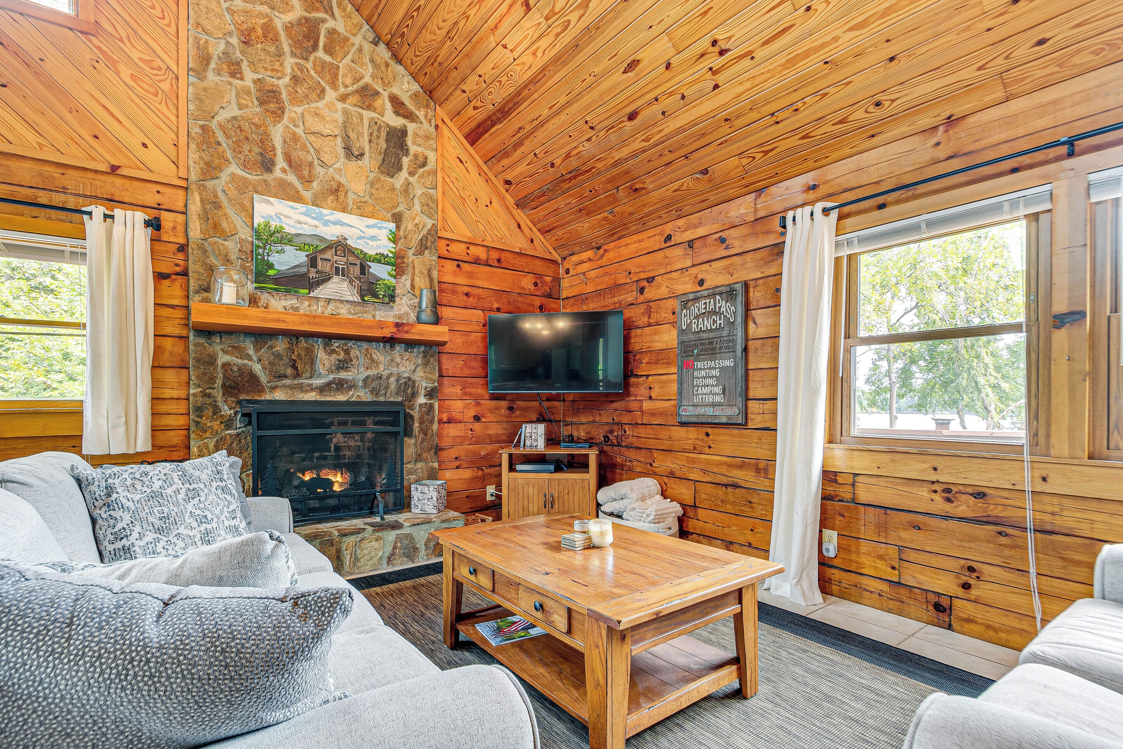 TV, fireplace, stereo