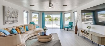 Sunset Views & Hot Tub: Lakefront Holiday Retreat!