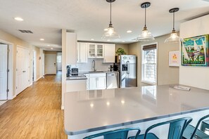 Refrigerador, microondas, horno, lavavajillas