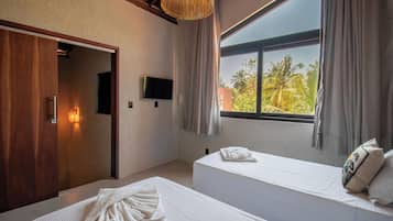 Quarto quádruplo superluxo, vista para a piscina | Wi-Fi de cortesia