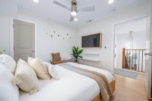 4 bedrooms, iron/ironing board, free WiFi, bed sheets - NearBalboaPark|Spacious4BR | New HotTubwithPatio (San Diego)