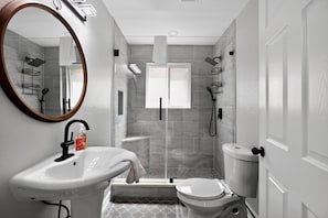 Towels, soap, shampoo, toilet paper - Upscale Urban | Near Downtown & Museum District (Houston)