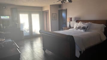 1 slaapkamer, een strijkplank/strijkijzer, wifi, beddengoed