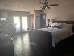 1 habitación, tabla de planchar con plancha, wifi y ropa de cama