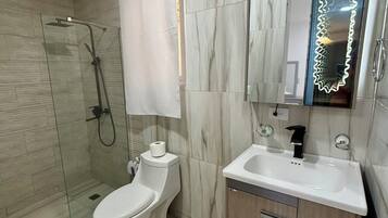 Dusche, Handtücher, Seife, Toilettenpapier
