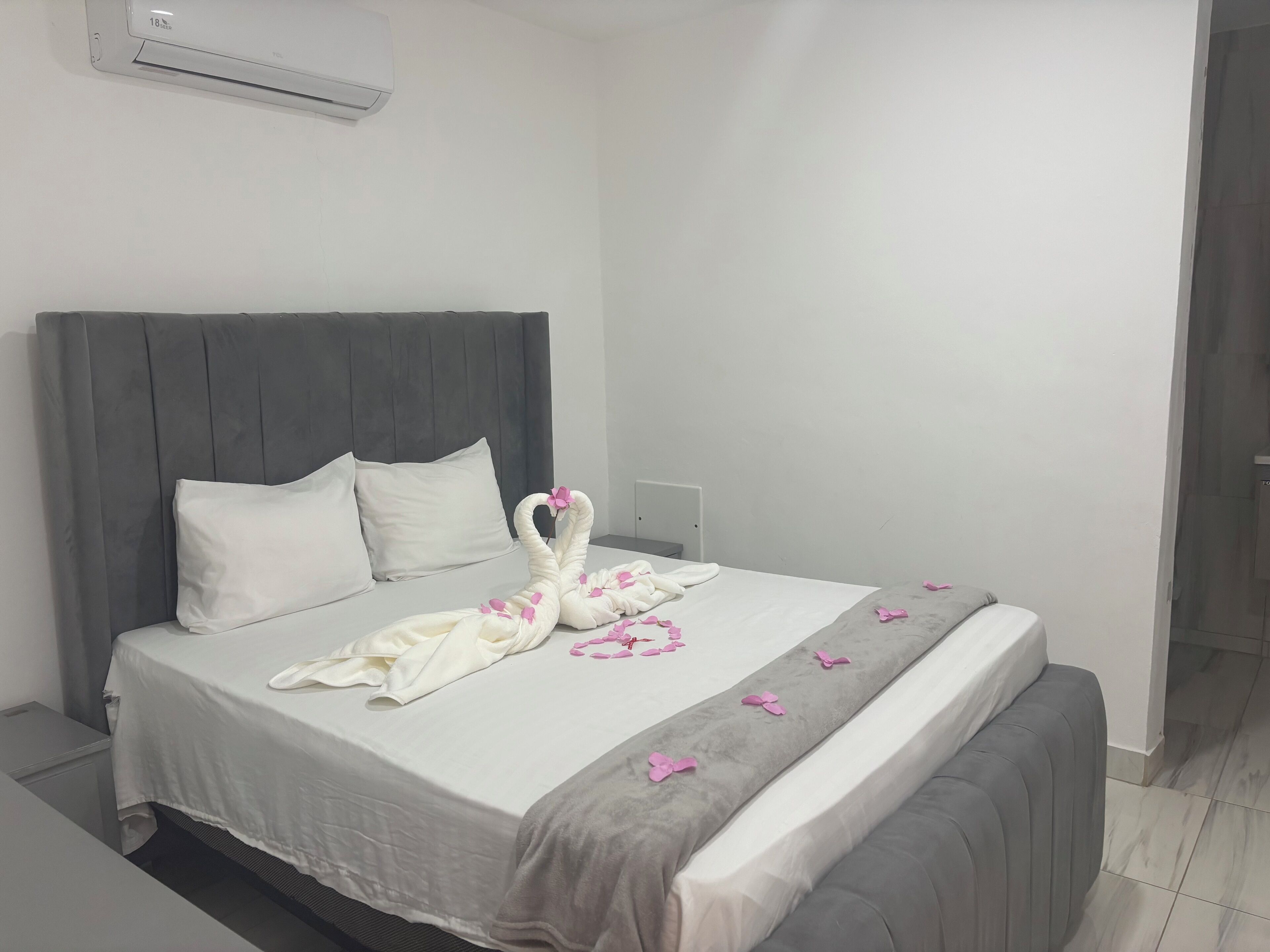 1 bedroom, travel cot, free WiFi